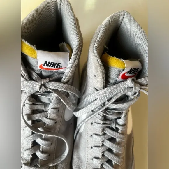 Nike Blazer Mid Top Tennis Shoes