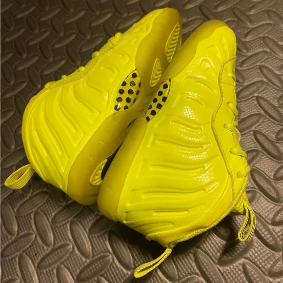 Nike Foamposite Pro Volt Green size 8c toddler shoes CLEAN