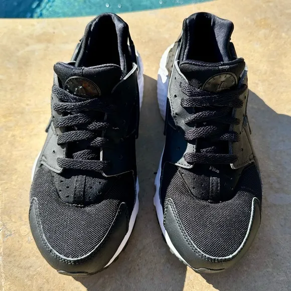 Nike Huarache Run Low Black White - Size 6Y, 7.5 Women’s (654275-011)