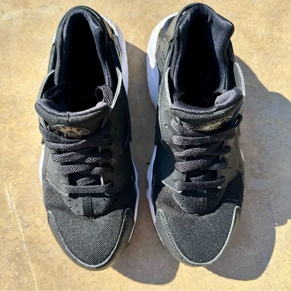 Nike Huarache Run Low Black White - Size 6Y, 7.5 Women’s (654275-011)