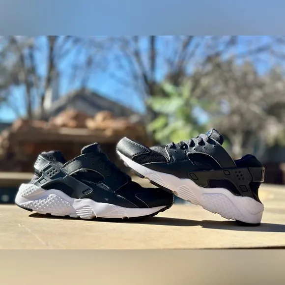 Nike Huarache Run Low Black White - Size 6Y, 7.5 Women’s (654275-011)