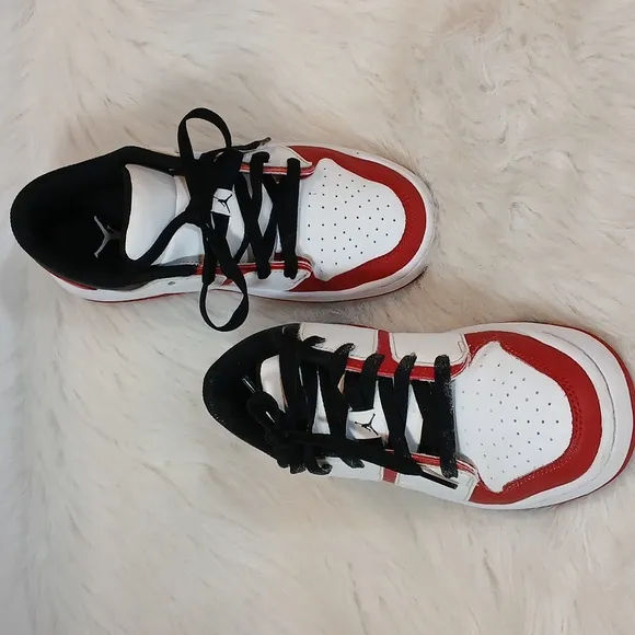 Nike Jordan NU Retro 1 Boys SZ 4Y Red/Black/White