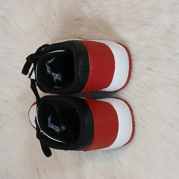 Nike Jordan NU Retro 1 Boys SZ 4Y Red/Black/White