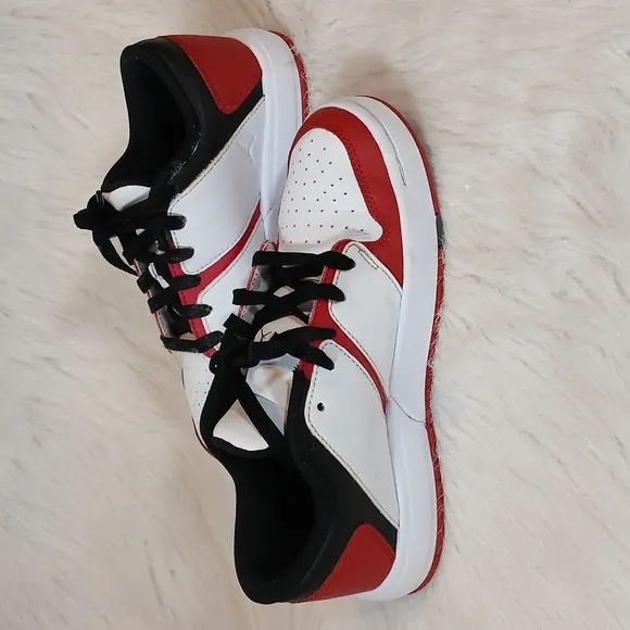 Nike Jordan NU Retro 1 Boys SZ 4Y Red/Black/White