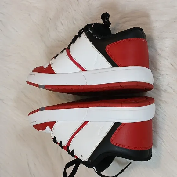 Nike Jordan NU Retro 1 Boys SZ 4Y Red/Black/White