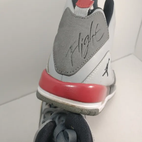 Nike Jordans Flight Style 629942-002 High Top Boys Shoes Size 5.5 Youth,Gray Red