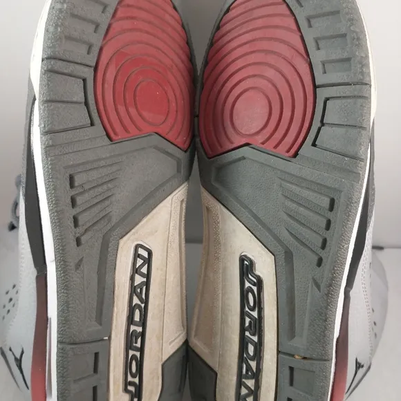 Nike Jordans Flight Style 629942-002 High Top Boys Shoes Size 5.5 Youth,Gray Red