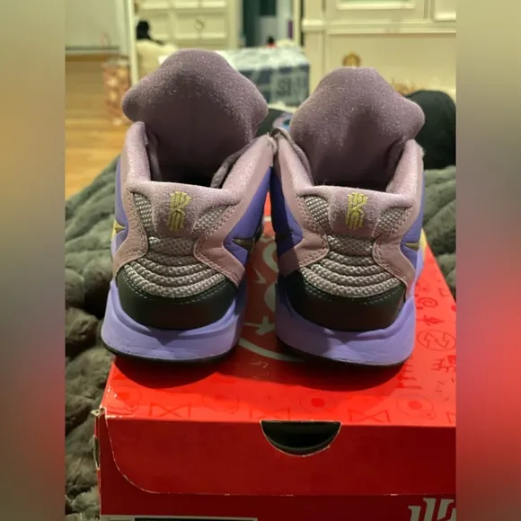 Nike Kyrie Infinity Purple Gold GS Irving Basketball Shoes DD0334-500