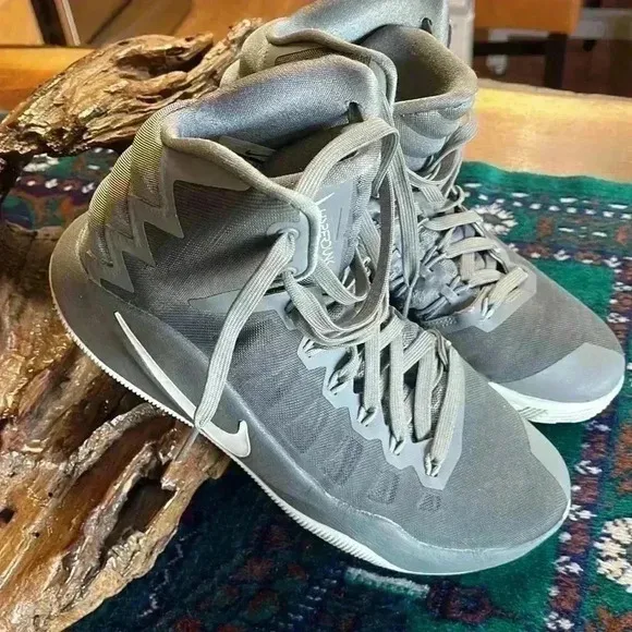 Nike men’s 7.5 high top tennis shoes. Perfect condition.. Hyper dunk.
