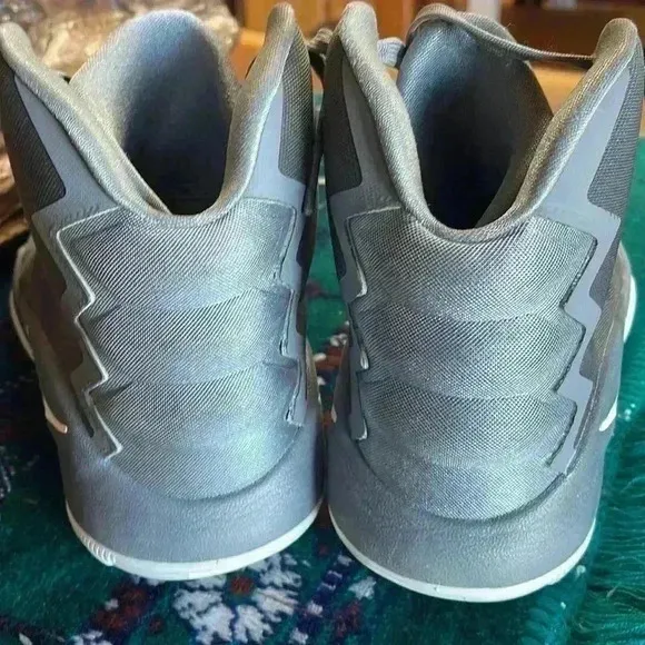 Nike men’s 7.5 high top tennis shoes. Perfect condition.. Hyper dunk.