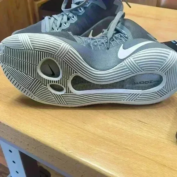 Nike men’s 7.5 high top tennis shoes. Perfect condition.. Hyper dunk.