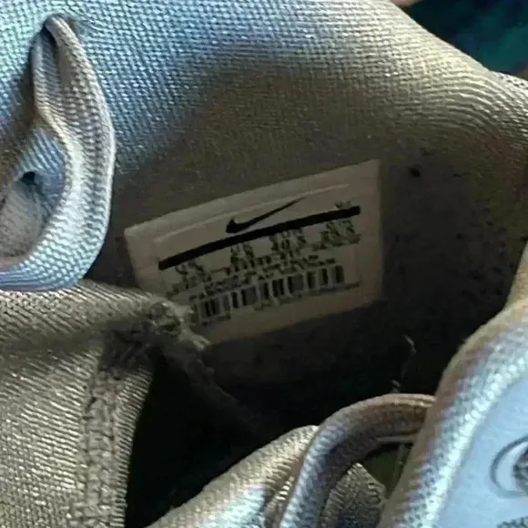 Nike men’s 7.5 high top tennis shoes. Perfect condition.. Hyper dunk.