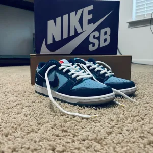 Nike SB Dunks : Why So Sad?