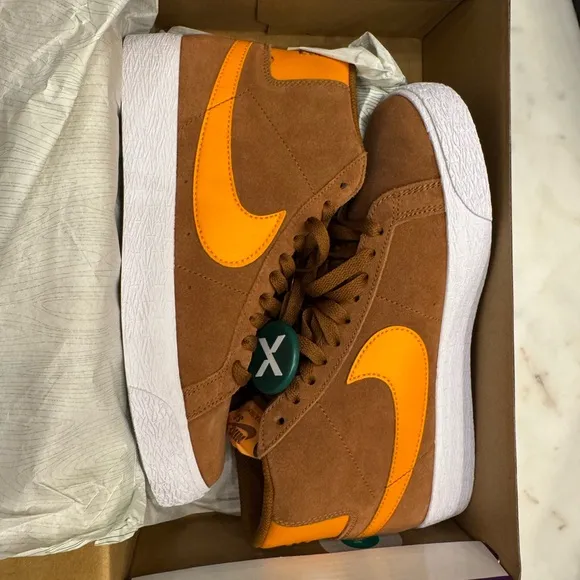 Nike SB Zoom Blazer Mid Skate Shoes Pecan/Light Curry Men’s US 6.5/ Women’s US 8