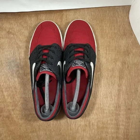 Nike SB Zoom Stefan Janoski Skate Shoes Mens 11.5 Red Black Low Top 615957-611
