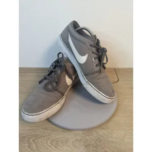 Nike Toki Low Skate Shoes Men’s Size 11 Gray Sneaker Canvas 555272-091 Nice