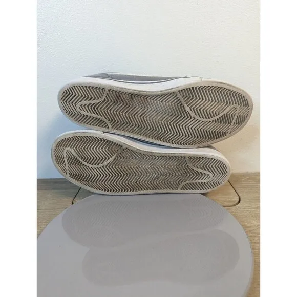 Nike Toki Low Skate Shoes Men’s Size 11 Gray Sneaker Canvas 555272-091 Nice