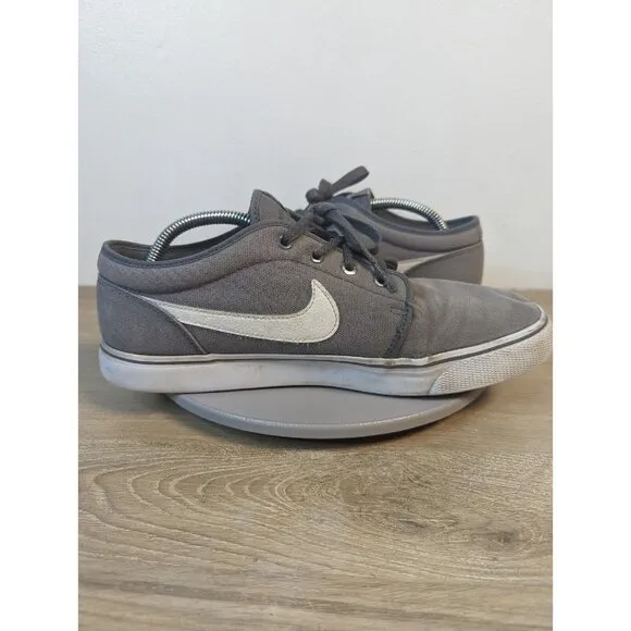 Nike Toki Low Skate Shoes Men’s Size 11 Gray Sneaker Canvas 555272-091 Nice