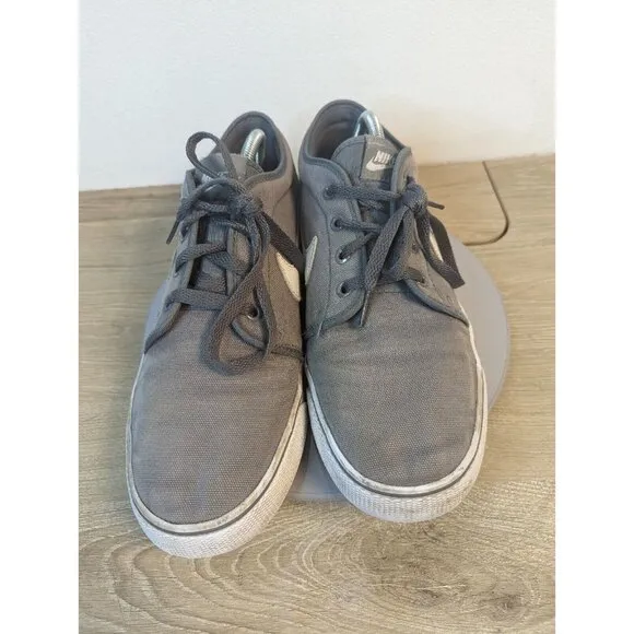 Nike Toki Low Skate Shoes Men’s Size 11 Gray Sneaker Canvas 555272-091 Nice