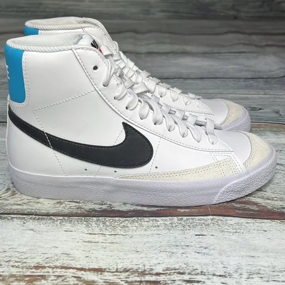 Nike White and Black Athletic Shoes Size - Y5