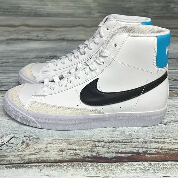Nike White and Black Athletic Shoes Size - Y5