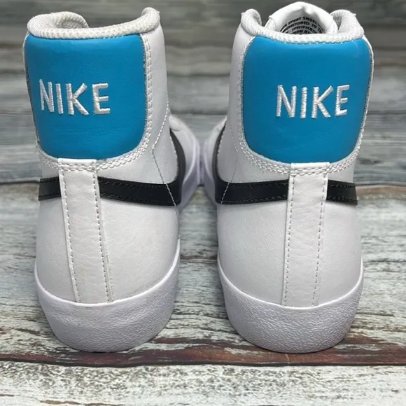 Nike White and Black Athletic Shoes Size - Y5