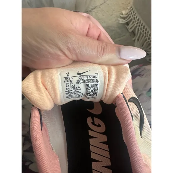 Nike Womens Escape Run Street Running Shoes Sail Grey Pink Glaze Size 8 Women’s
