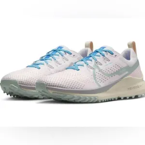 Nike Women's Trail Running Shoes pale pink women’s 8.5 Pegasus 4 trail shoes