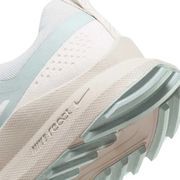 Nike Women's Trail Running Shoes pale pink women’s 8.5 Pegasus 4 trail shoes