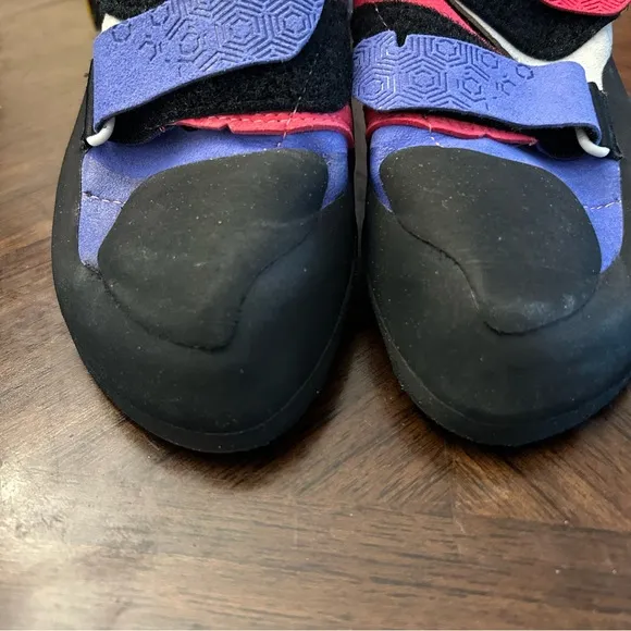 NWB La Sportiva Women’s 9.5 men’s 8.5 rock climbing shoes
