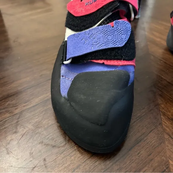 NWB La Sportiva Women’s 9.5 men’s 8.5 rock climbing shoes