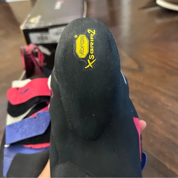 NWB La Sportiva Women’s 9.5 men’s 8.5 rock climbing shoes