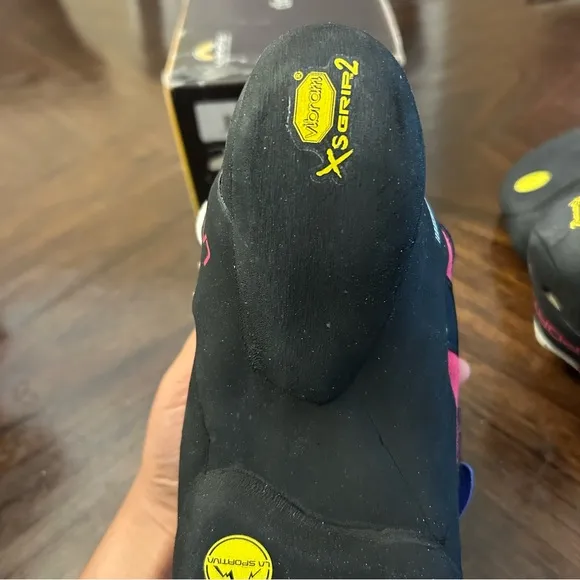 NWB La Sportiva Women’s 9.5 men’s 8.5 rock climbing shoes