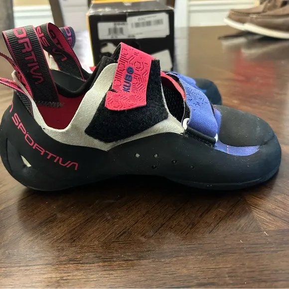 NWB La Sportiva Women’s 9.5 men’s 8.5 rock climbing shoes