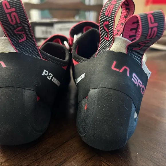 NWB La Sportiva Women’s 9.5 men’s 8.5 rock climbing shoes