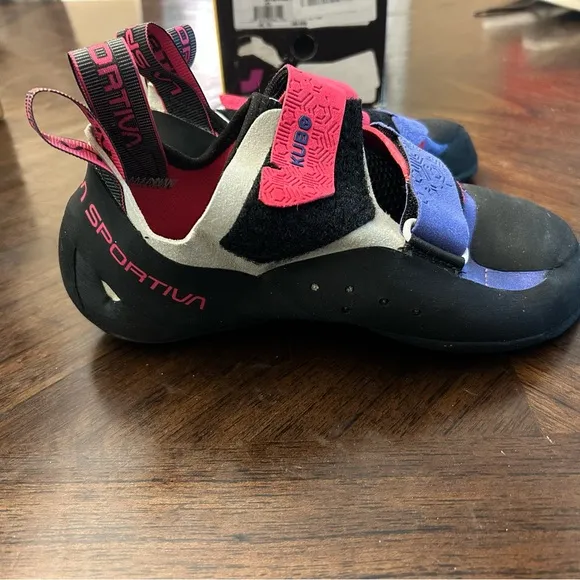 NWB La Sportiva Women’s 9.5 men’s 8.5 rock climbing shoes