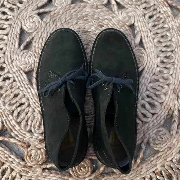 NWOT Clark's Originals Navy Blue Suede Desert Boots in Size 7.5