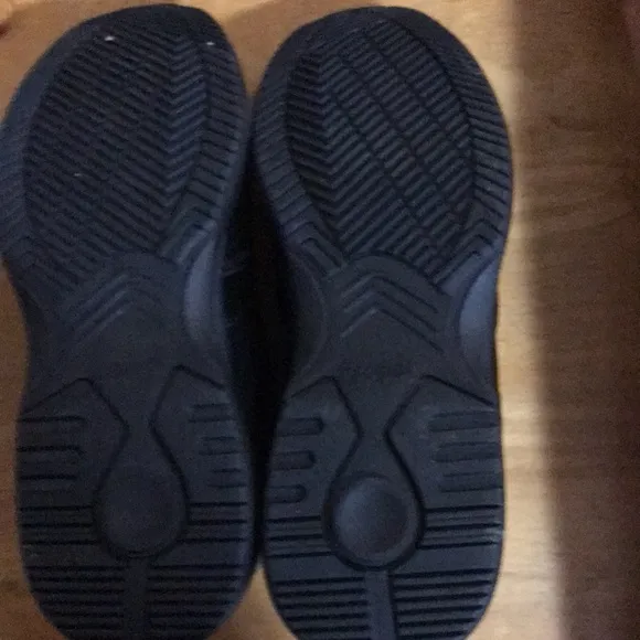 NWOT Propet Lifewalker Black double strap shoes