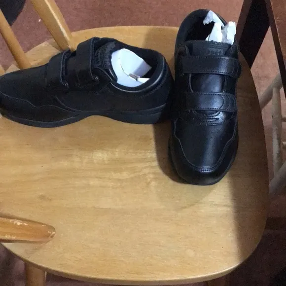 NWOT Propet Lifewalker Black double strap shoes