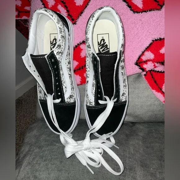 NWOT Vans Tattoo Old Skool Shoes size 8