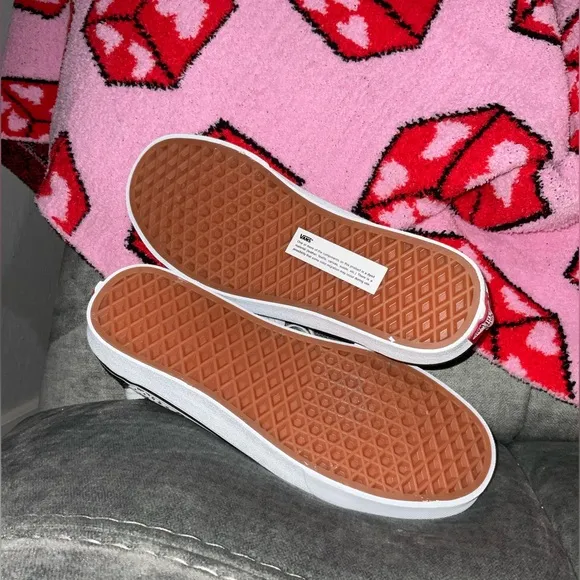 NWOT Vans Tattoo Old Skool Shoes size 8