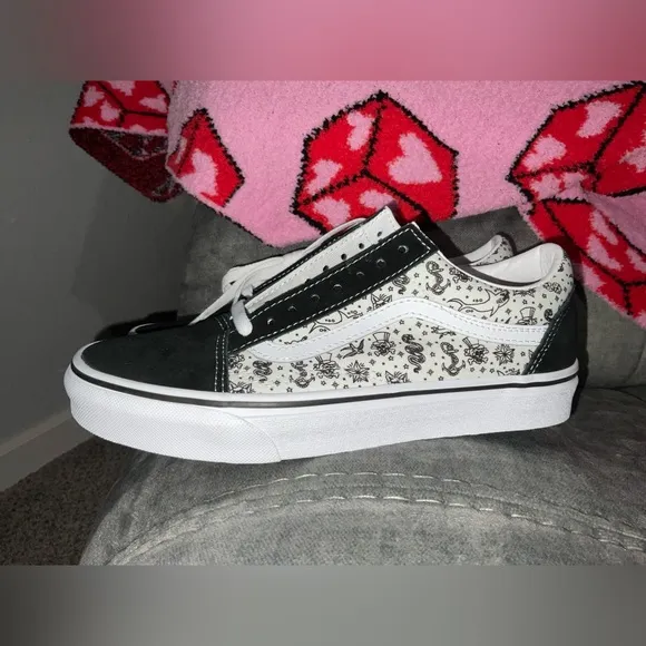 NWOT Vans Tattoo Old Skool Shoes size 8