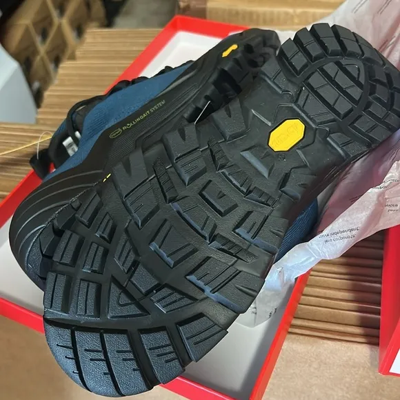 NWT Clearweather Tempo Moonlit Shoes