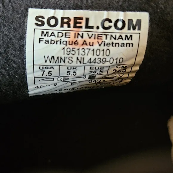 NWT SOREL Women's Out 'N About Puffy 300g Waterproof Boots size 7.5