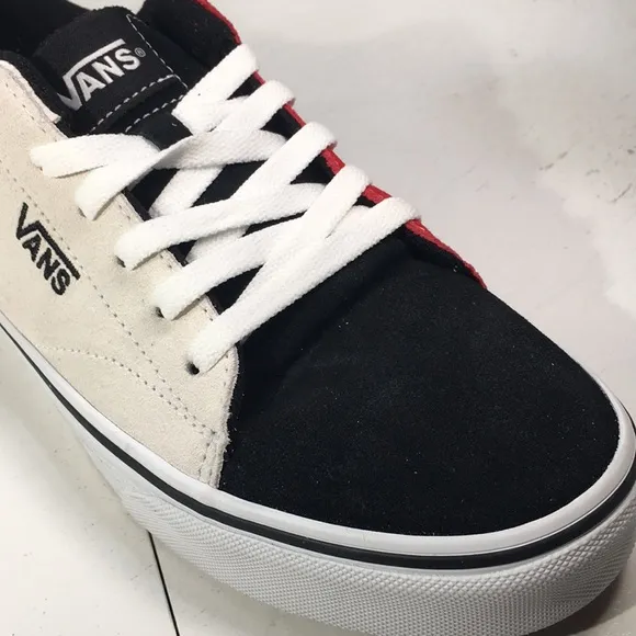 NWT Vans Seldon Rally Suede Skate Shoes Men’s 9.5
