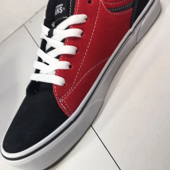 NWT Vans Seldon Rally Suede Skate Shoes Men’s 9.5
