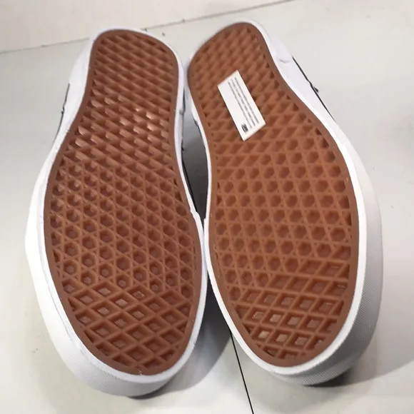 NWT Vans Seldon Rally Suede Skate Shoes Men’s 9.5