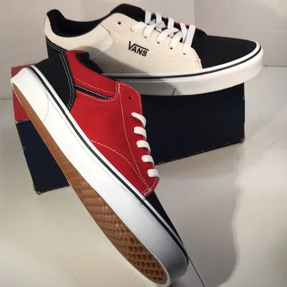 NWT Vans Seldon Rally Suede Skate Shoes Men’s 9.5