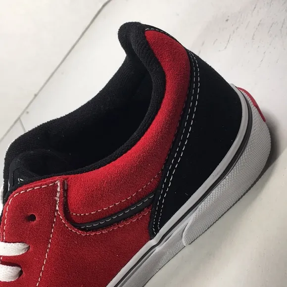 NWT Vans Seldon Rally Suede Skate Shoes Men’s 9.5