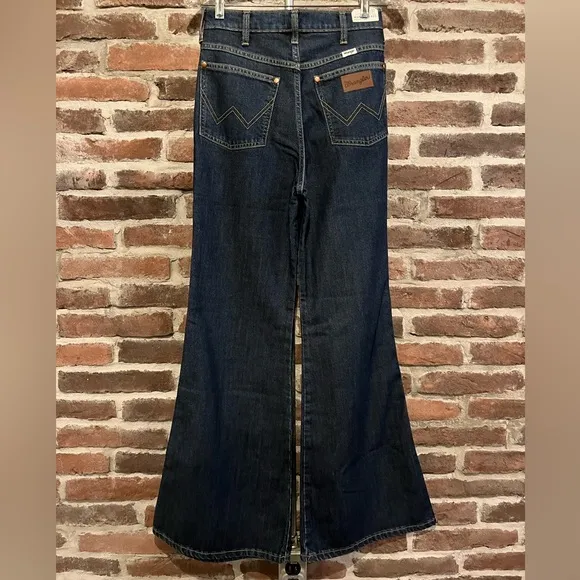NWT Wrangler Wanderer High Rise Flare Jeans Size 27W